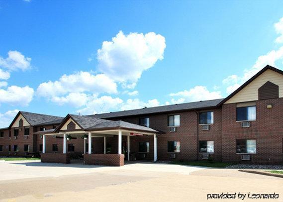 Econo Lodge Inn & Suites דובוק מראה חיצוני תמונה
