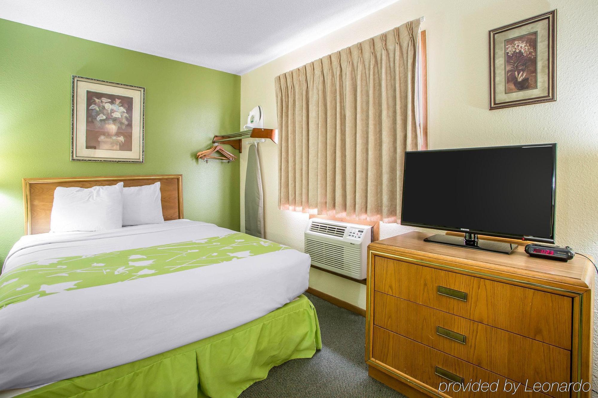 Econo Lodge Inn & Suites דובוק מראה חיצוני תמונה