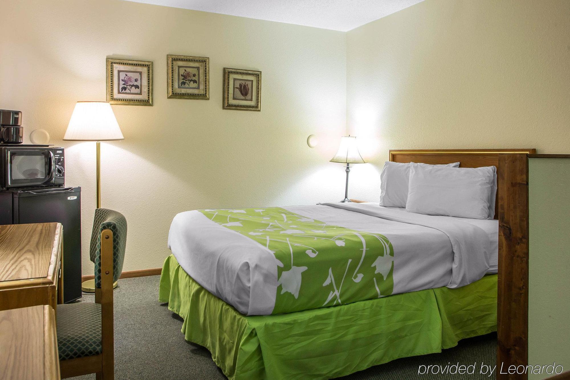 Econo Lodge Inn & Suites דובוק מראה חיצוני תמונה
