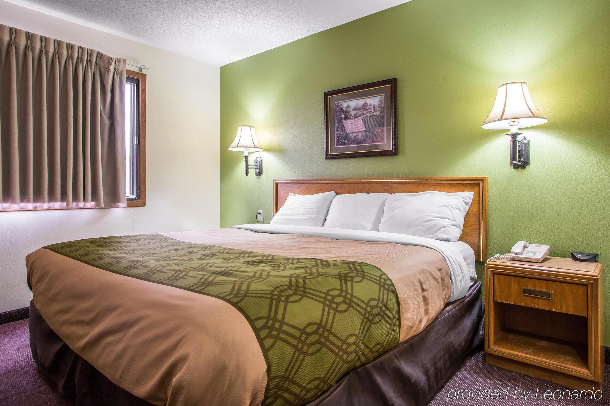 Econo Lodge Inn & Suites דובוק מראה חיצוני תמונה