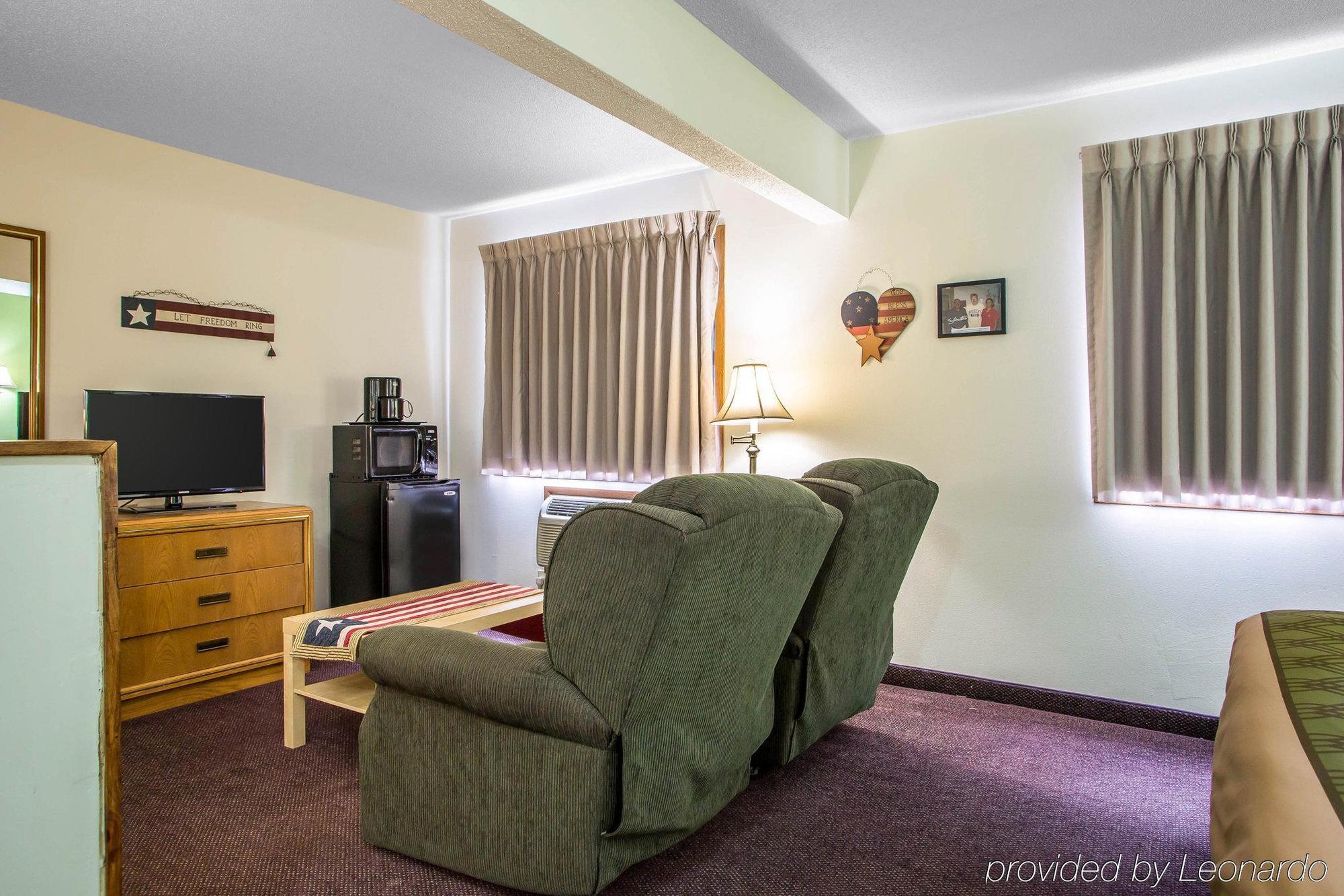 Econo Lodge Inn & Suites דובוק מראה חיצוני תמונה
