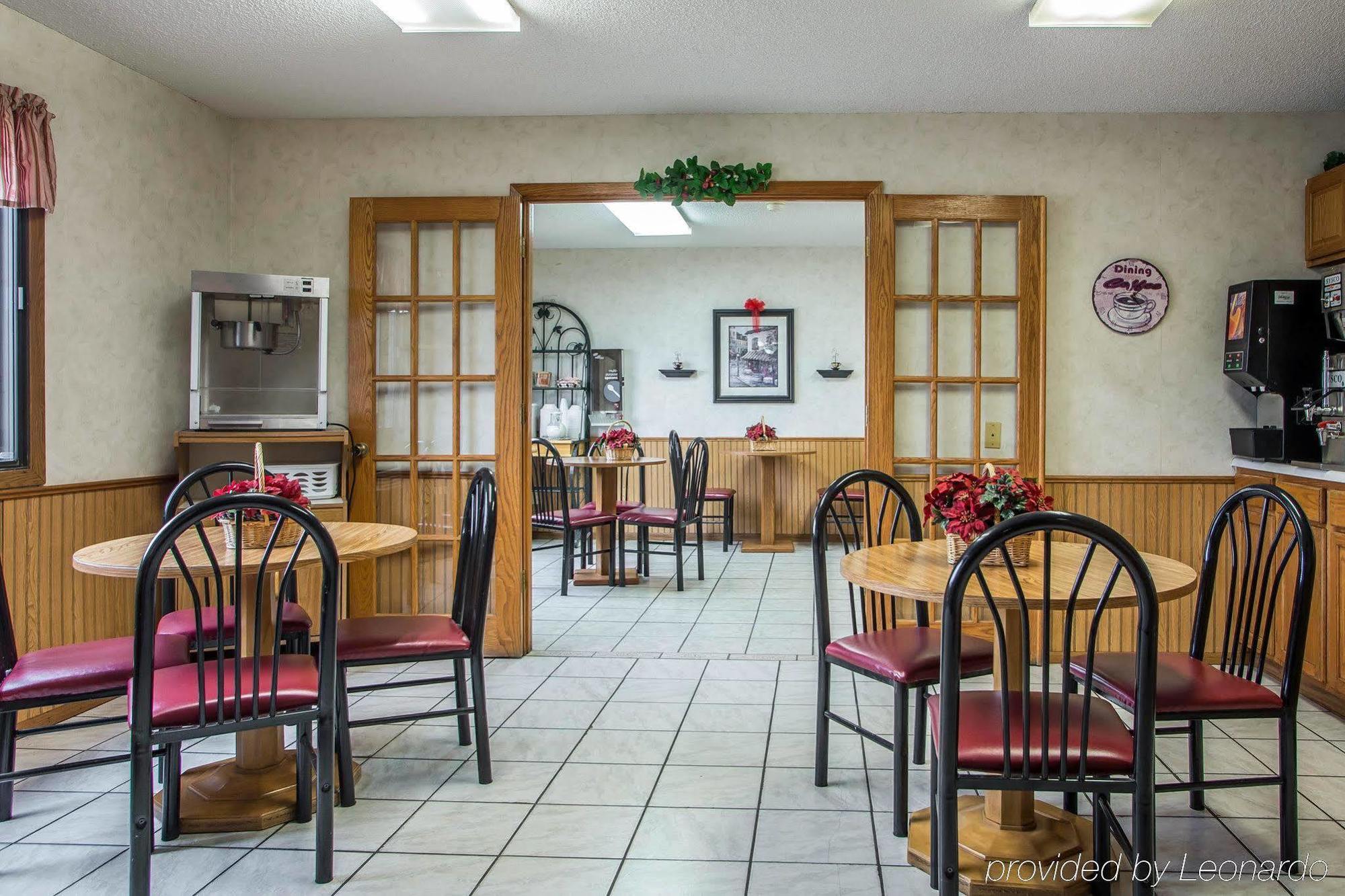 Econo Lodge Inn & Suites דובוק מראה חיצוני תמונה