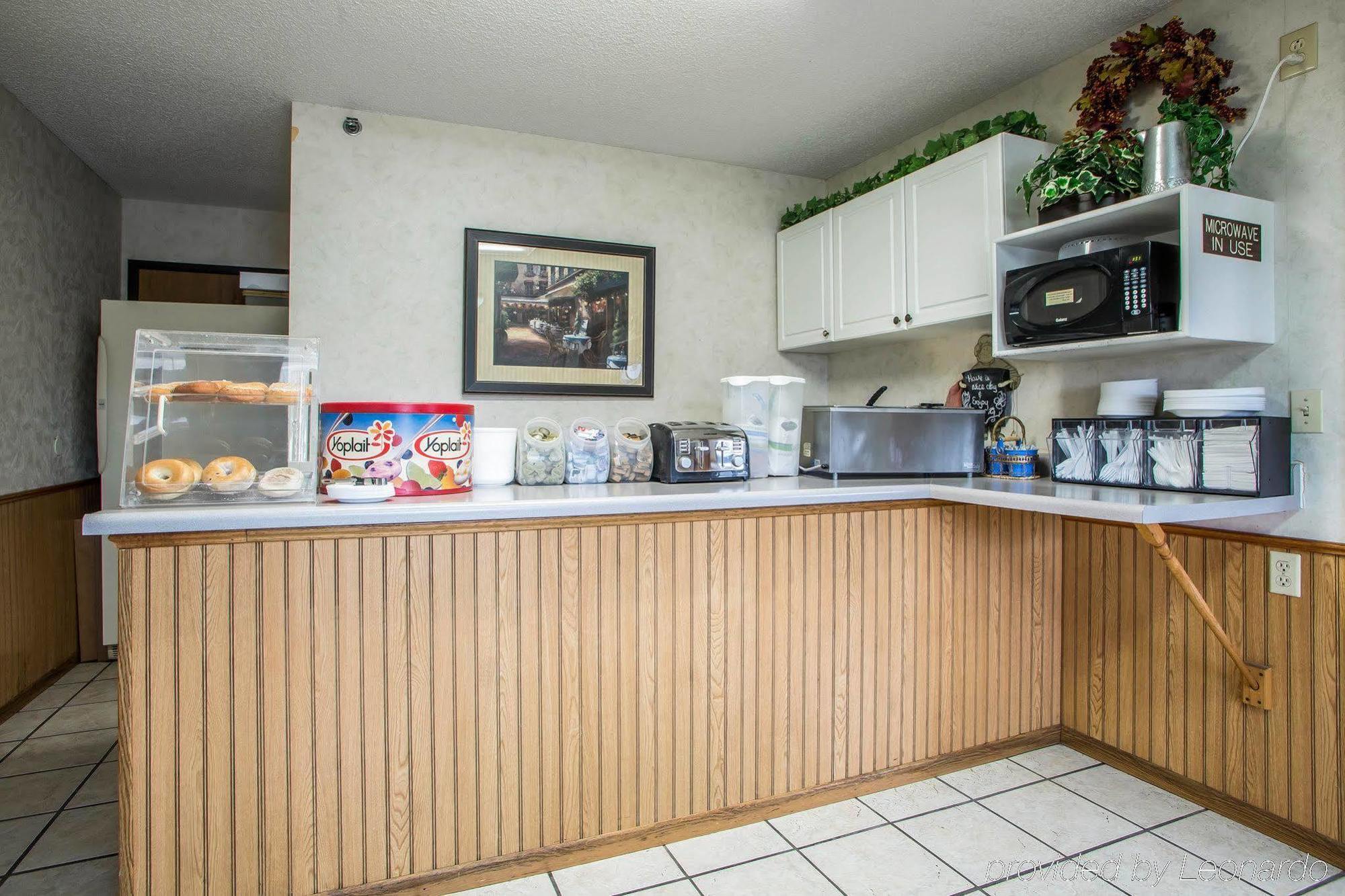 Econo Lodge Inn & Suites דובוק מראה חיצוני תמונה