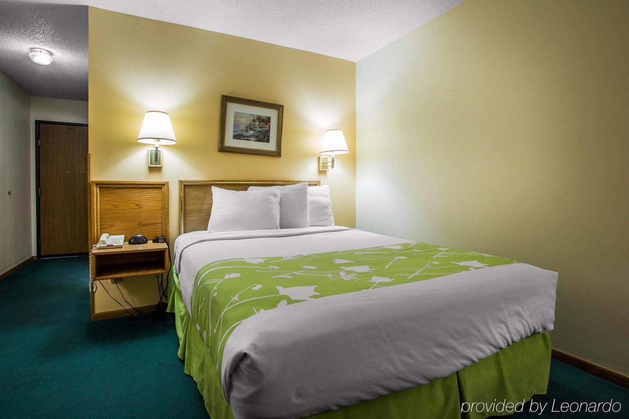 Econo Lodge Inn & Suites דובוק מראה חיצוני תמונה