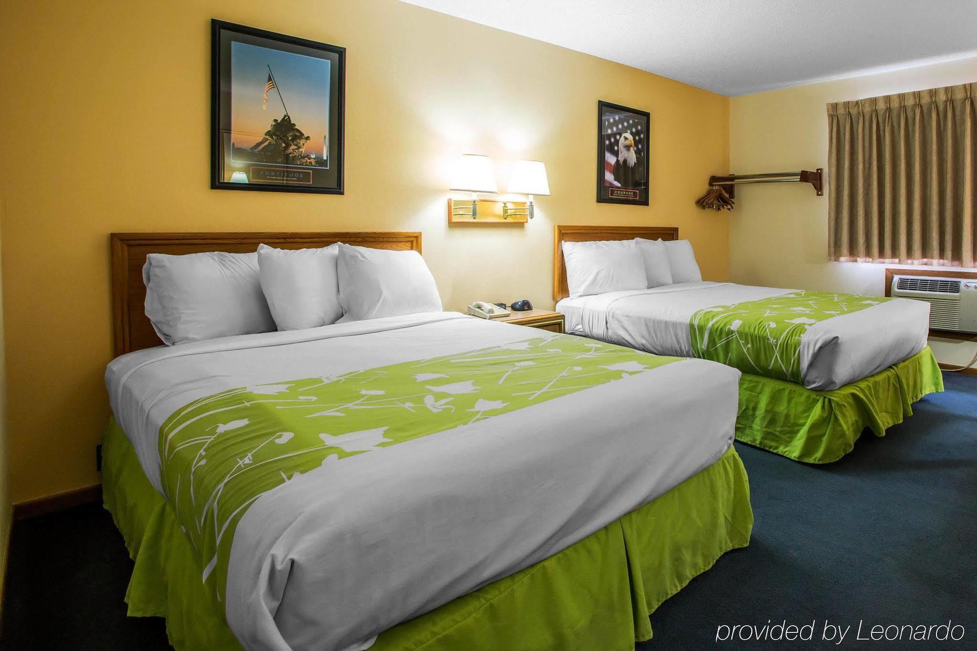 Econo Lodge Inn & Suites דובוק מראה חיצוני תמונה