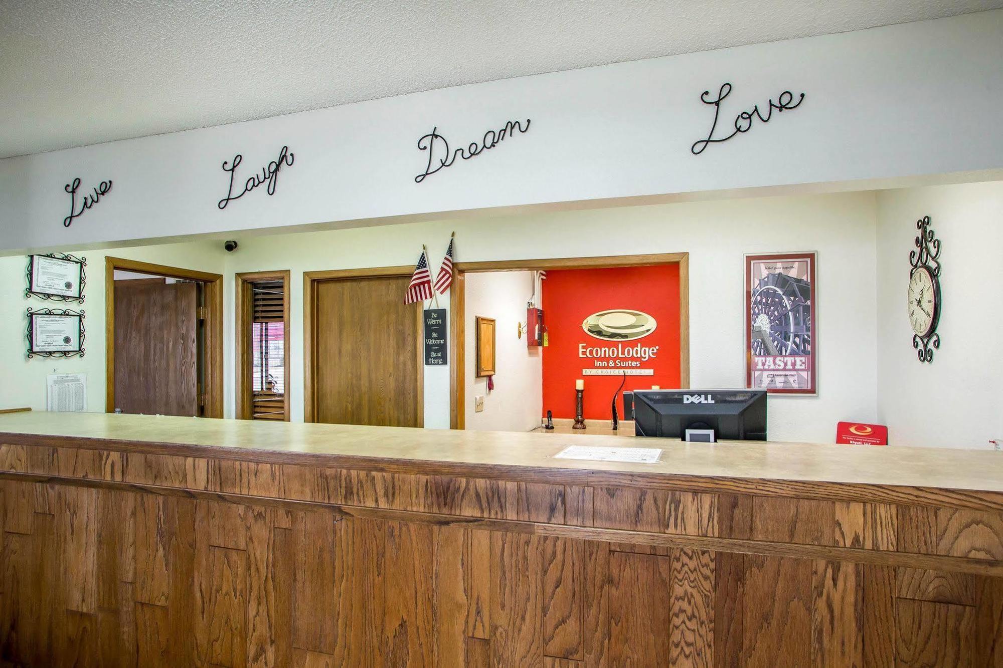Econo Lodge Inn & Suites דובוק מראה חיצוני תמונה