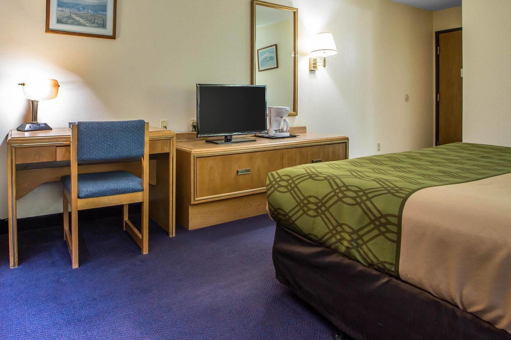 Econo Lodge Inn & Suites דובוק מראה חיצוני תמונה