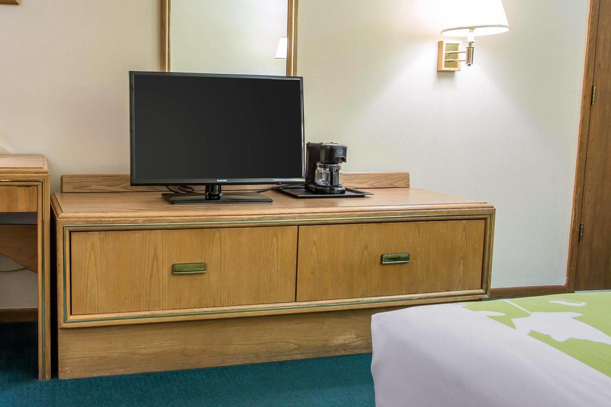 Econo Lodge Inn & Suites דובוק מראה חיצוני תמונה