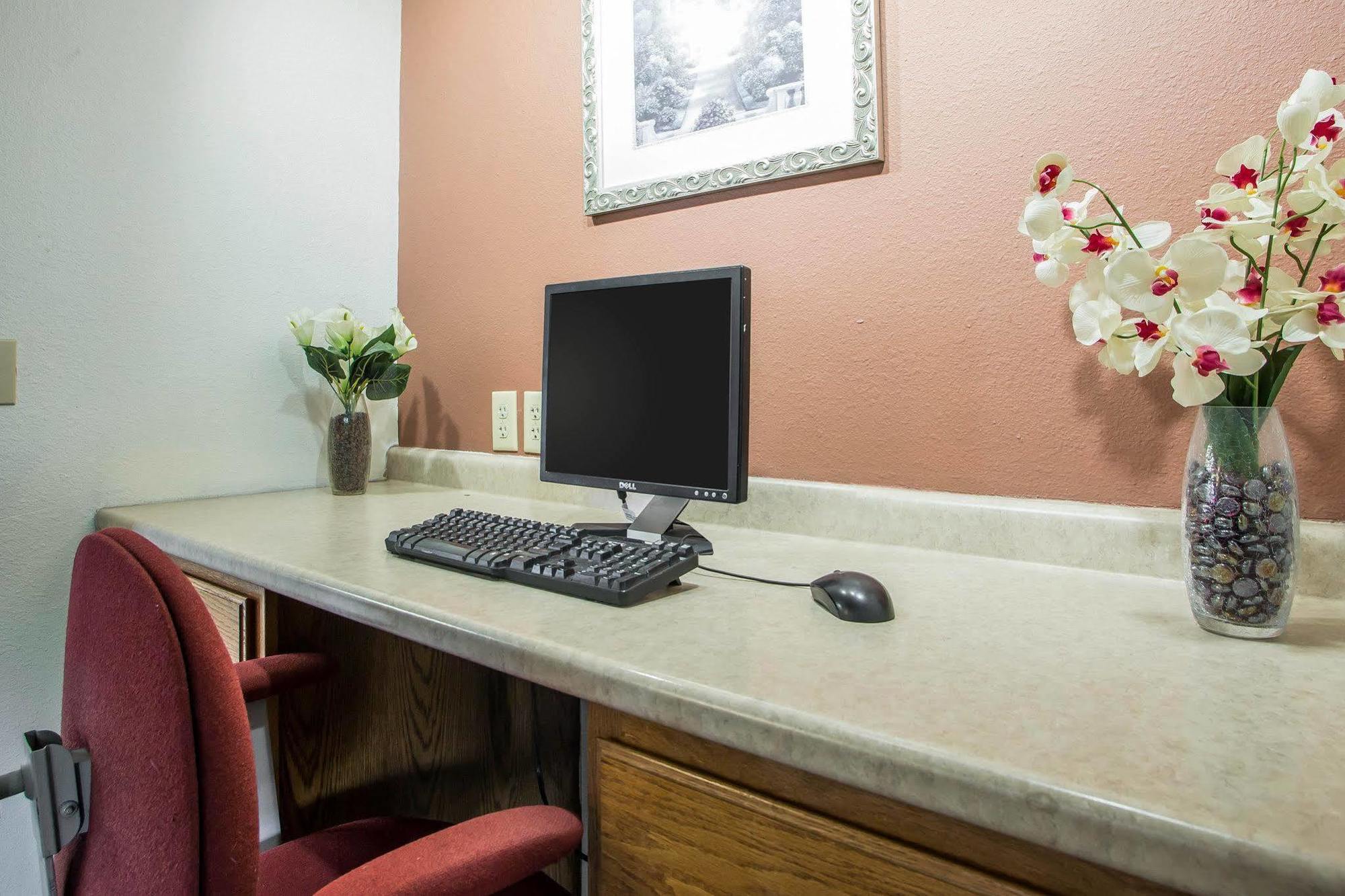Econo Lodge Inn & Suites דובוק מראה חיצוני תמונה