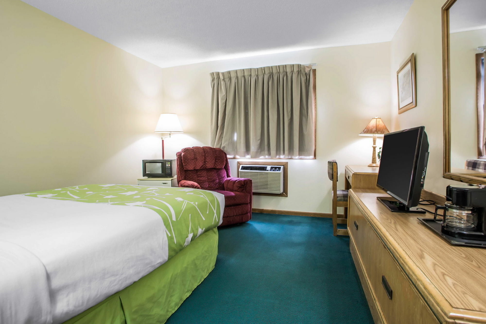 Econo Lodge Inn & Suites דובוק מראה חיצוני תמונה